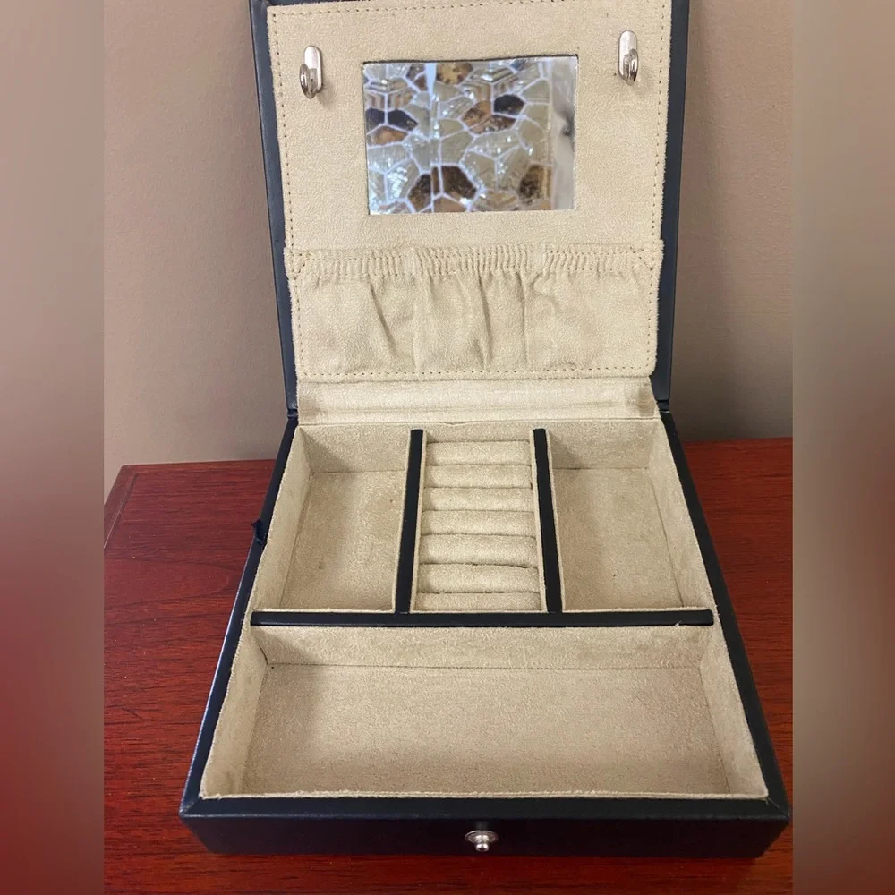 Compact leather lined jewelry box